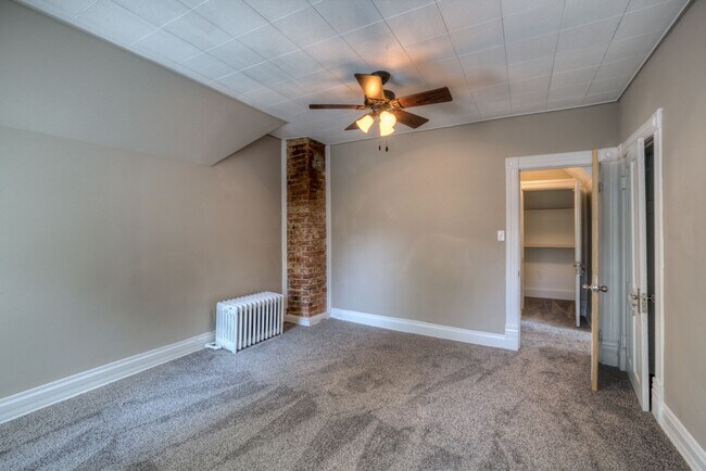 Building Photo - 5 Bedroom 2.5 Bath Midtown Home