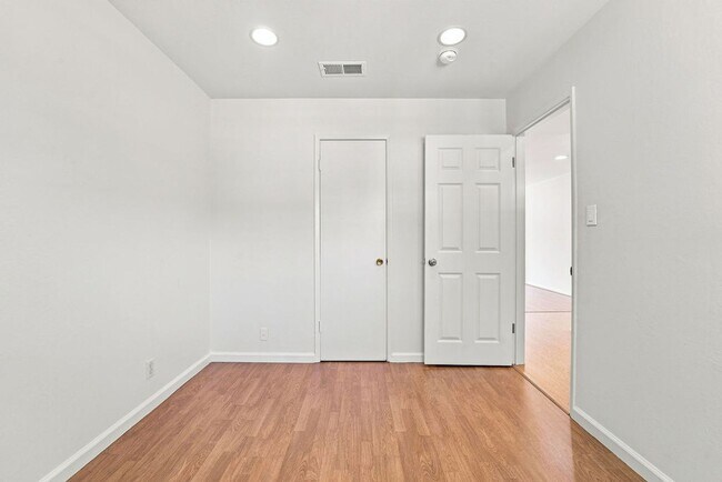Building Photo - 4034 Francisco St