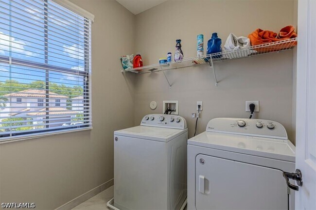 Building Photo - 8732 Madrid Cir