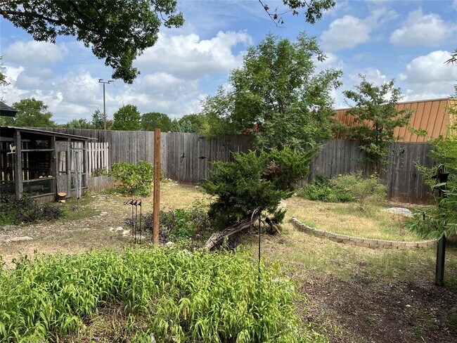 Building Photo - 602 Splitrock