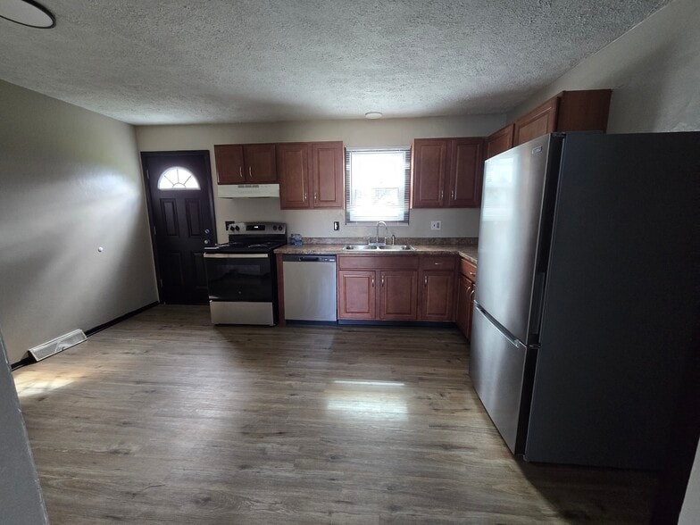 Building Photo - 1409 E 38th St