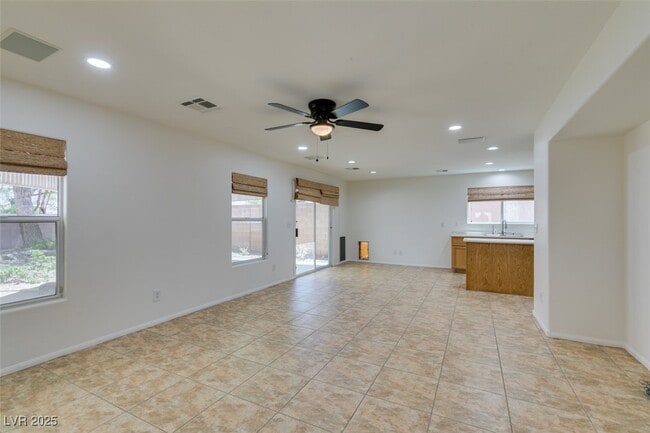 Building Photo - 210 Lynbrook St