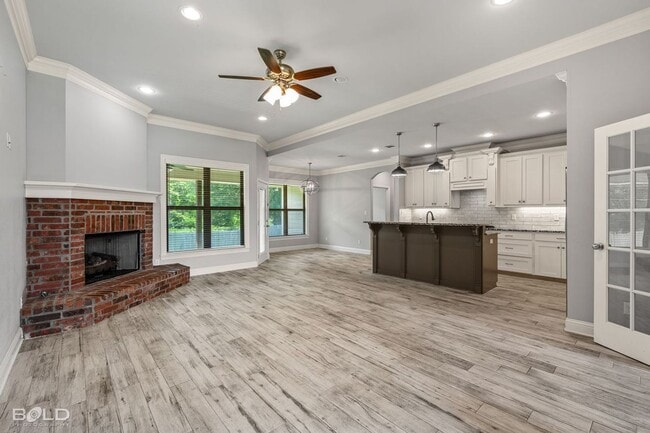 Building Photo - 302 Oscar Cir