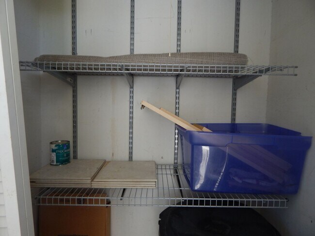 Building Photo - Spacious 2 Bedroom and 2 Full Bath Condominium