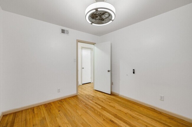 Building Photo - 1230 Oriole Ln