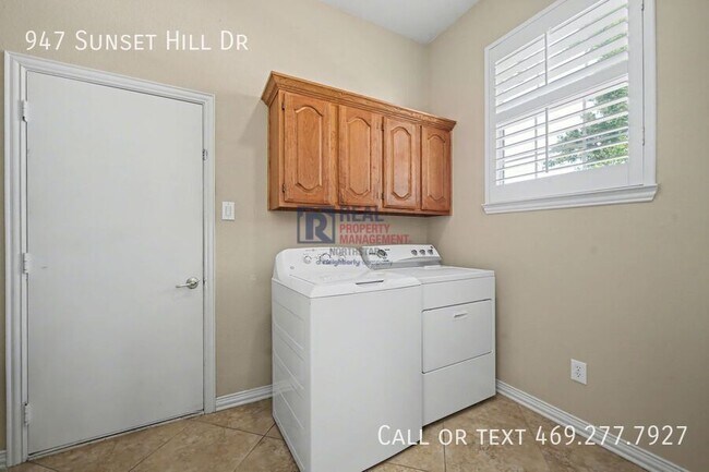 Building Photo - 947 Sunset Hill Dr