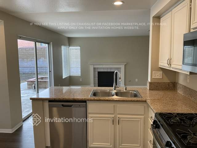 Building Photo - 2035 W Sunnyview Dr