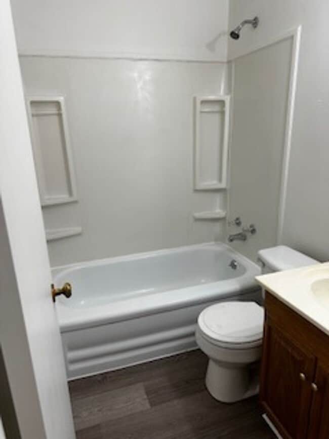 Building Photo - Newly Remodeled Home – Conveniently Located!