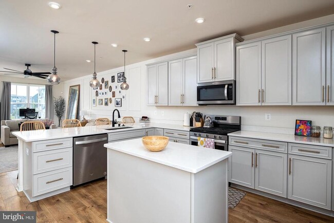 Building Photo - 7123 Millstone Rd