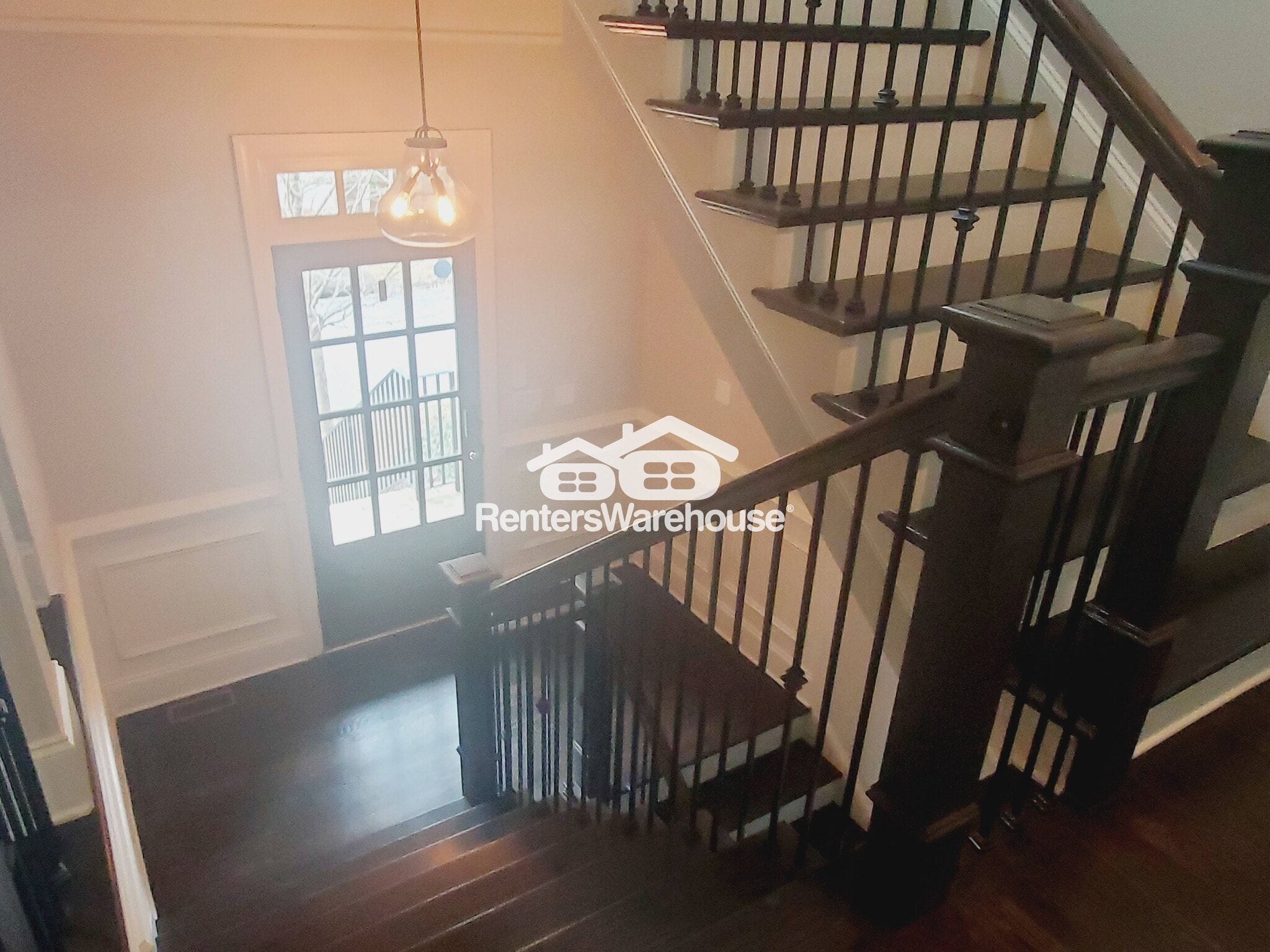 Building Photo - 922 Canterbury Ln NE