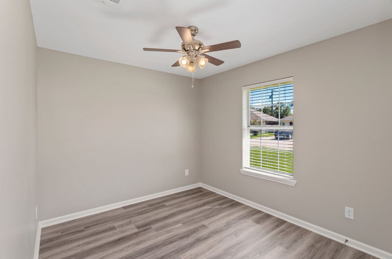 Building Photo - 117 Center Cir