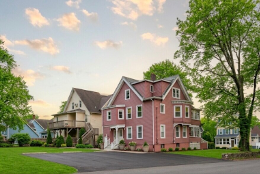 Building Photo - 110 S Orchard St