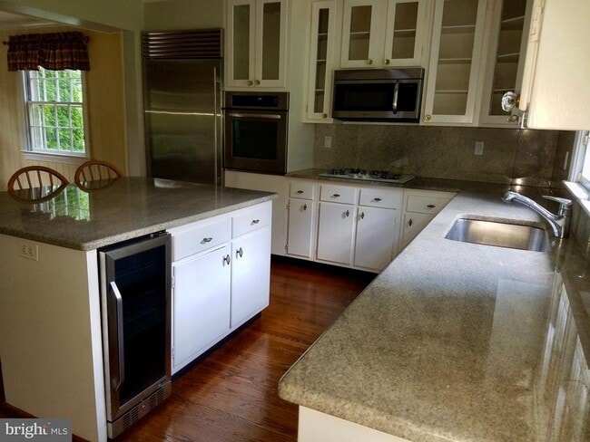 Building Photo - 128 Avon Rd