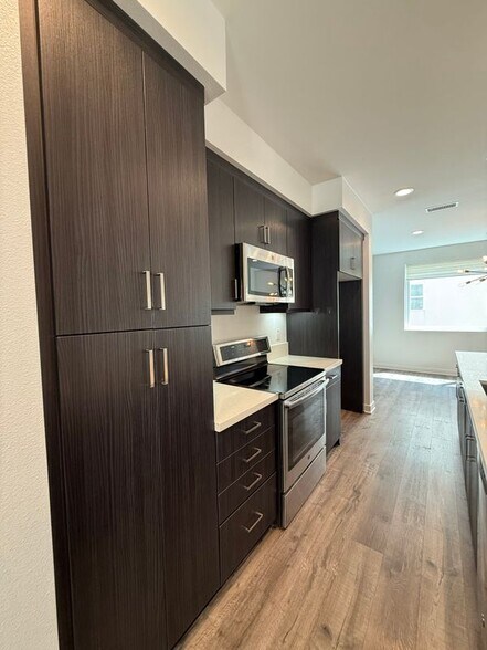 Building Photo - 820 Aloe Pl