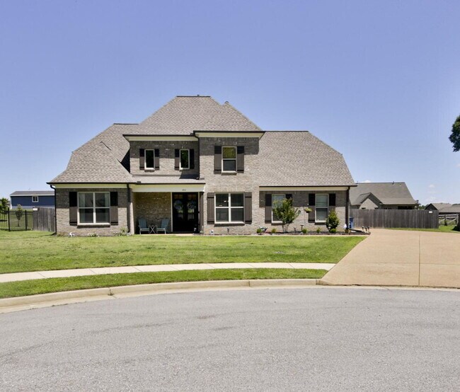 Building Photo - Luxurious 5 bedroom home in Atoka has it all!
