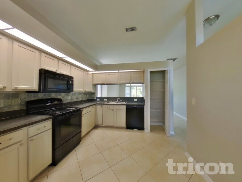 Building Photo - 12740 Black Angus Dr