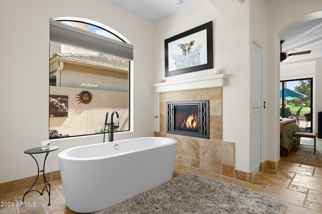 Building Photo - 7705 E Doubletree Ranch Rd