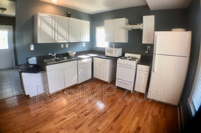 Building Photo - 116 N Kinney Ave