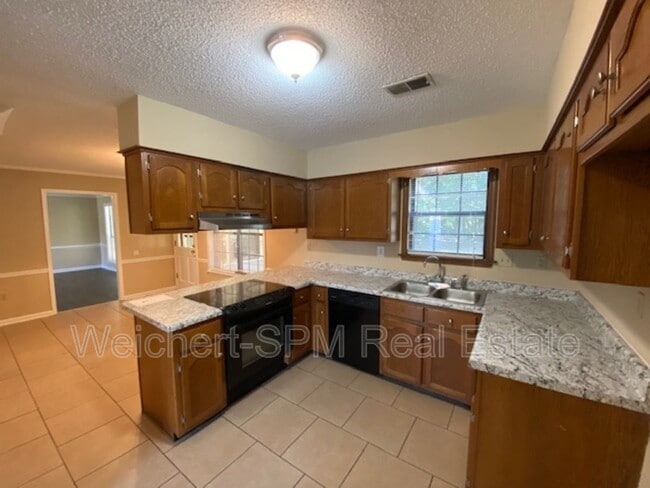 Building Photo - 2245 Easton Dr