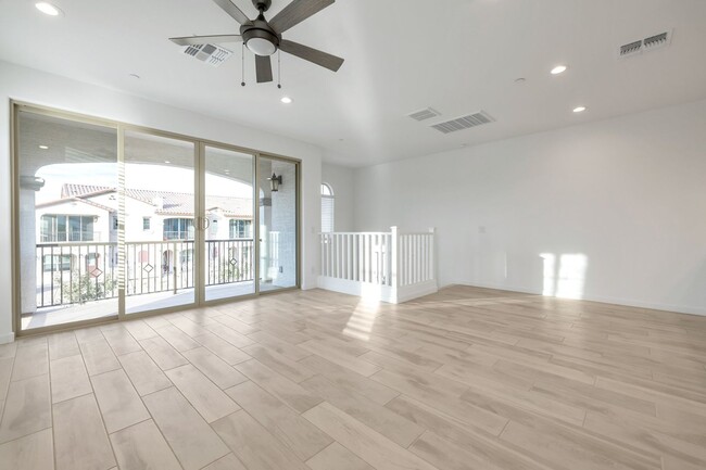 Building Photo - Like new Luxurious Modern townhome with 2 Master Suits in Warner Meadows!