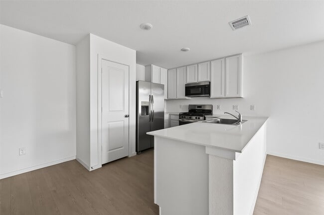 Building Photo - 3302 Hereford Dr