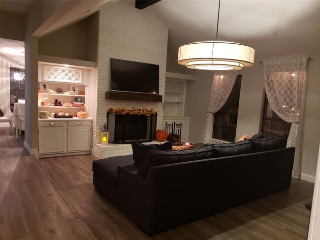 Building Photo - 128 Long Wood Ave