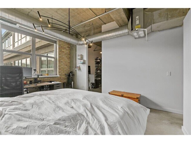 Building Photo - 901 N 3rd St