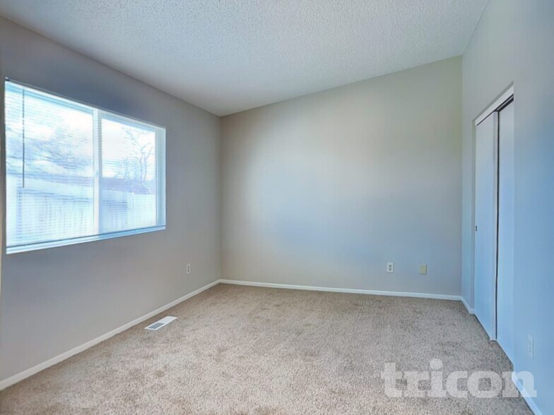 Building Photo - 2020 Burnside Dr