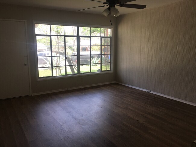 Building Photo - BUNGALOW CLOSE TO ZOLKER PARK