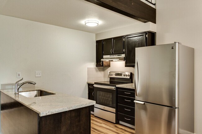 Building Photo - Crestline Triplex