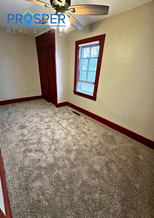 Building Photo - OM1104