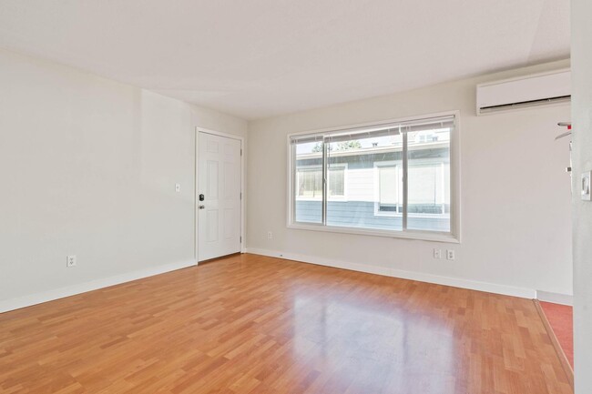 Building Photo - $300 off 1st month's rent! Comfortable 2-b...