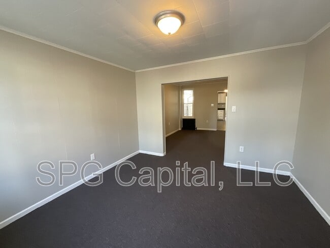 Building Photo - 625 Vander Ave