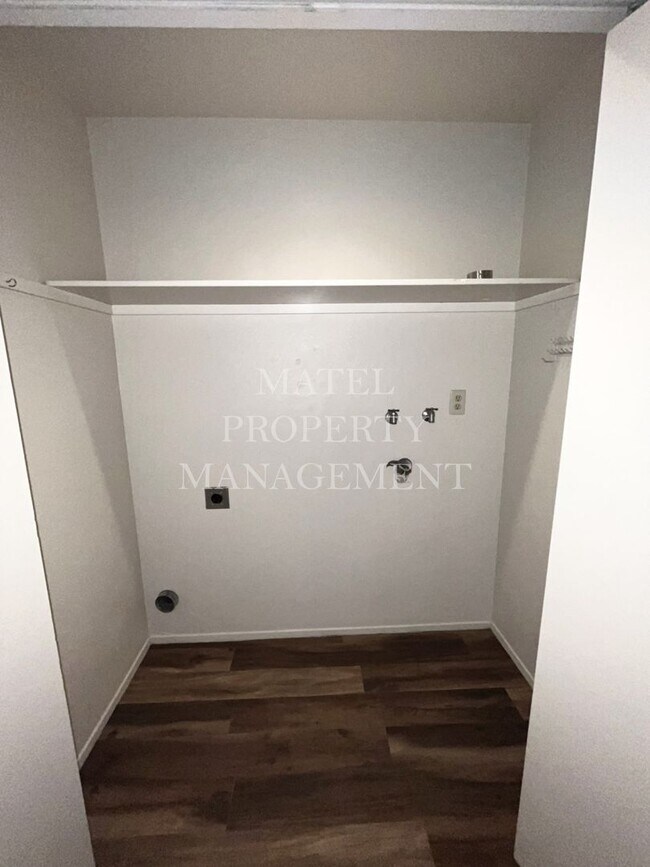 Building Photo - COLO370