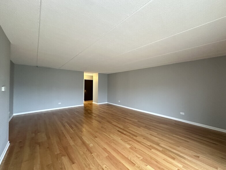 Building Photo - 525 N Quentin Rd