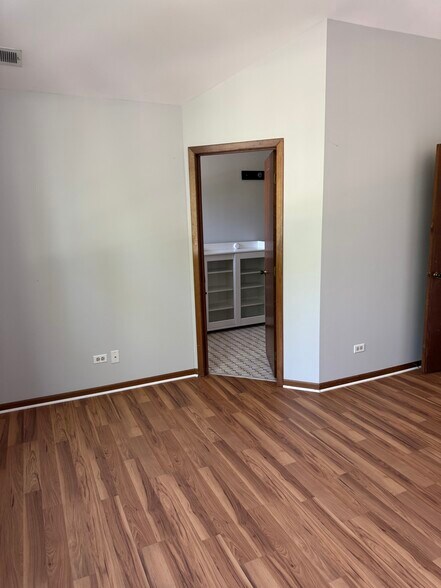 Building Photo - 17573 Pheasant Dr