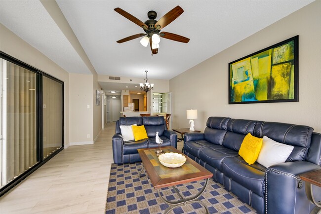 Building Photo - 7700 Seawall Blvd