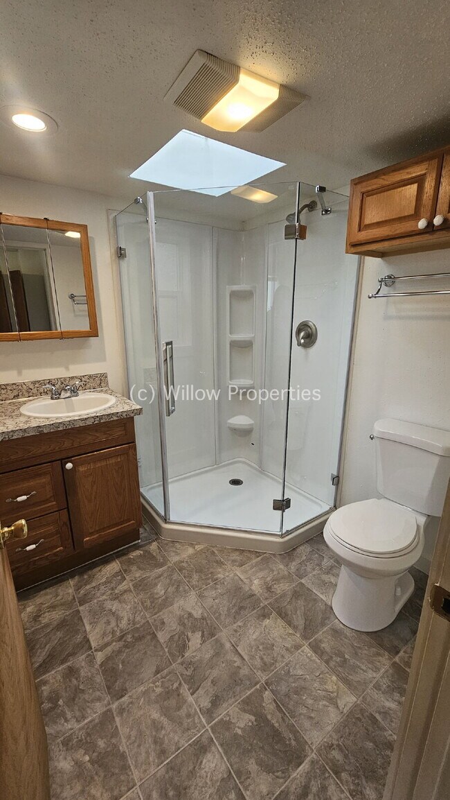 Building Photo - Cute One Bedroom Home