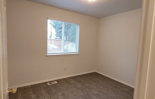 Building Photo - CDA Place Neighborhood- 4 bed with basement, cul de sac