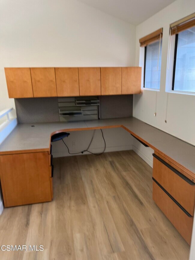Building Photo - 1423 N View Dr