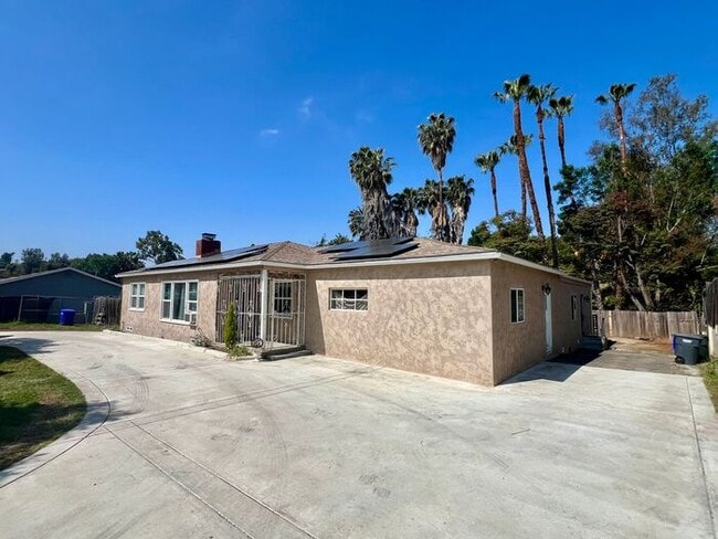 Building Photo - Cozy 1-Bedroom Duplex in La Mesa – Fully R...