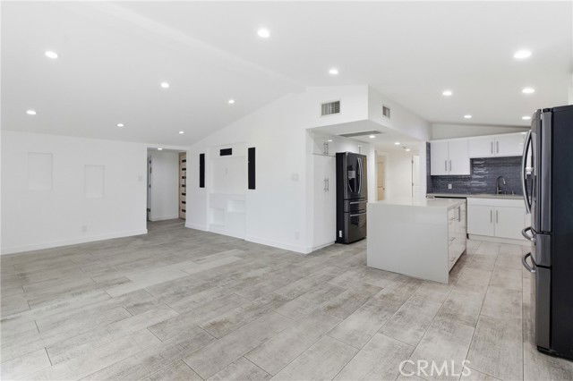 Building Photo - 20547 Kittridge St