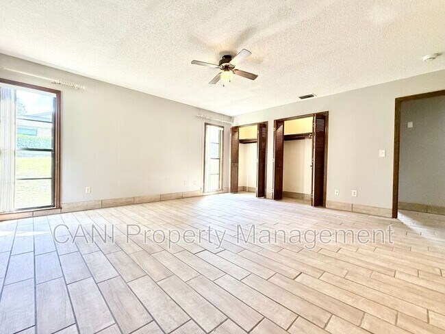 Building Photo - 733 Westchester Dr