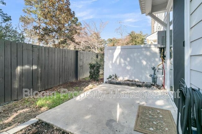 Building Photo - 1660 Bridwell Ln