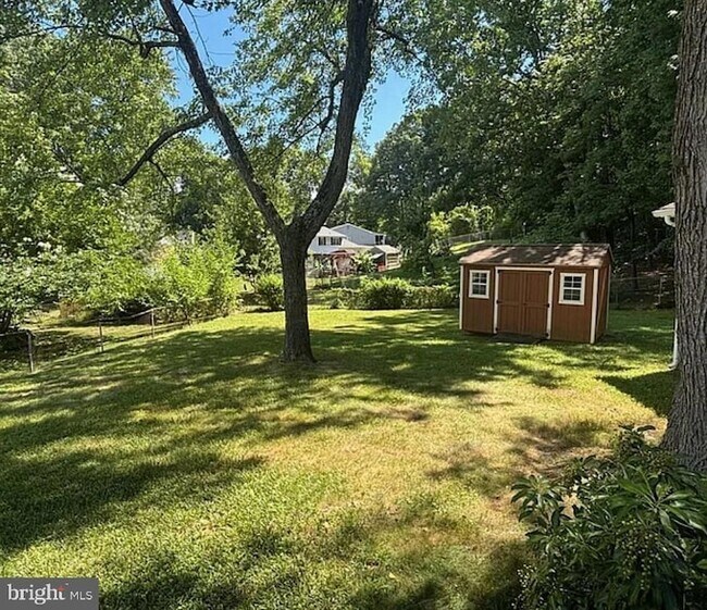 Building Photo - 4511 Eastlawn Ave