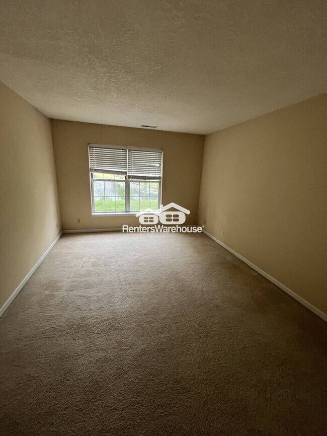Building Photo - Beautiful Condo in a Beautiful Community