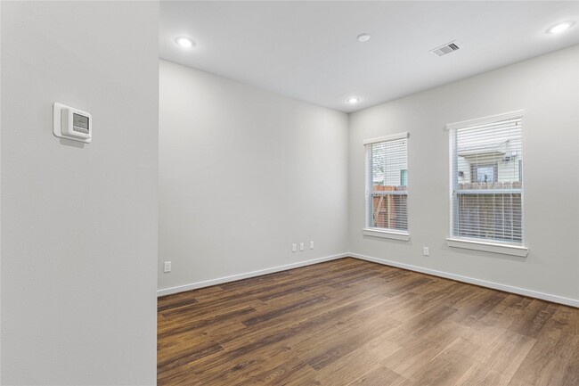 Building Photo - 602 Thornton Oaks Ln