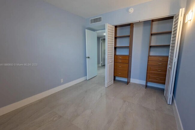 Building Photo - 20350 W Country Club Dr