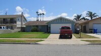 Building Photo - Family Home 5 Blocks to Beach