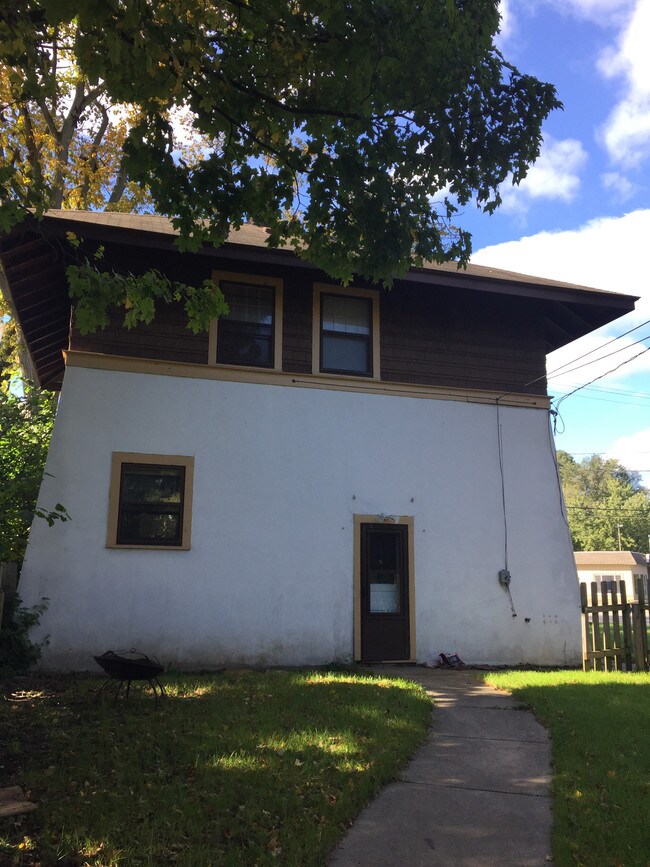 Building Photo - 1139 Walker Ave NW